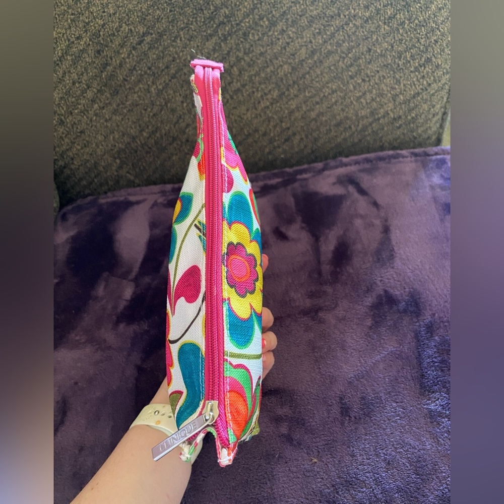 Clinique floral make up bag - Picture 10 of 12